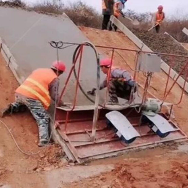 Concrete-Canal-Screed-Paver-Machine-is-working